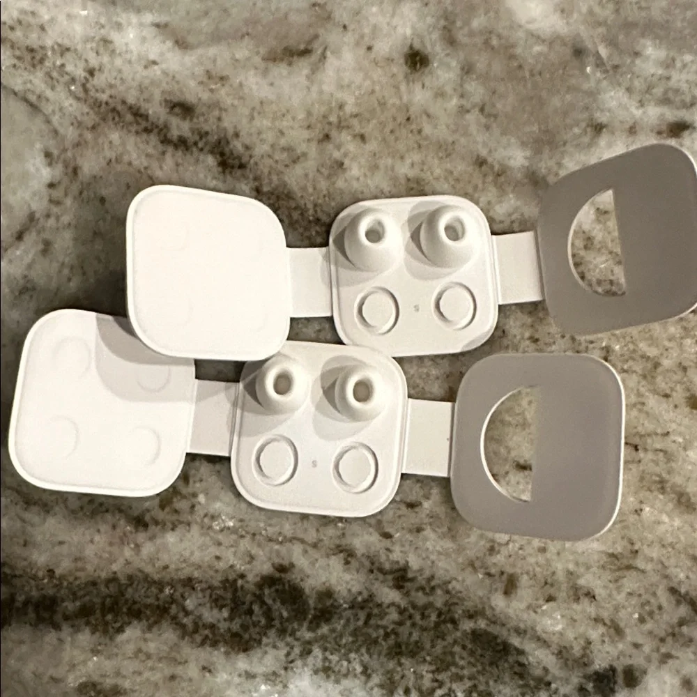 AirPods Pro White Wireless Earbuds with Charging Case - Picture 5 of 5
